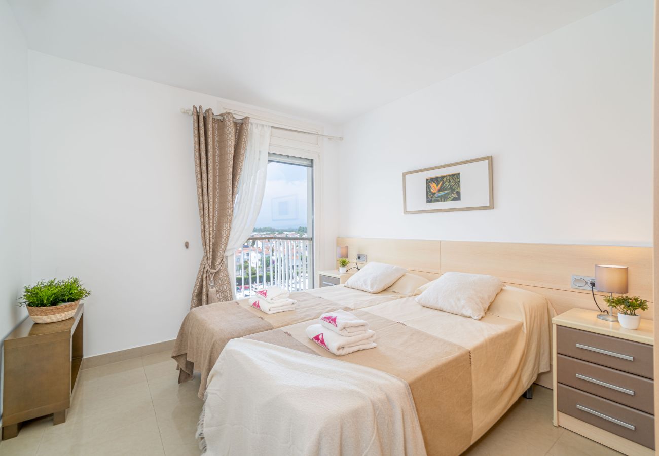 Апартаменты на Эмпуриабра / Empuriabrava - 0160-PORT GREC Квартира с WIFI, Smart TV, видом на канал и море