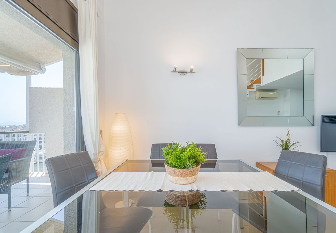 Апартаменты на Эмпуриабра / Empuriabrava - 0160-PORT GREC Квартира с WIFI, Smart TV, видом на канал и море