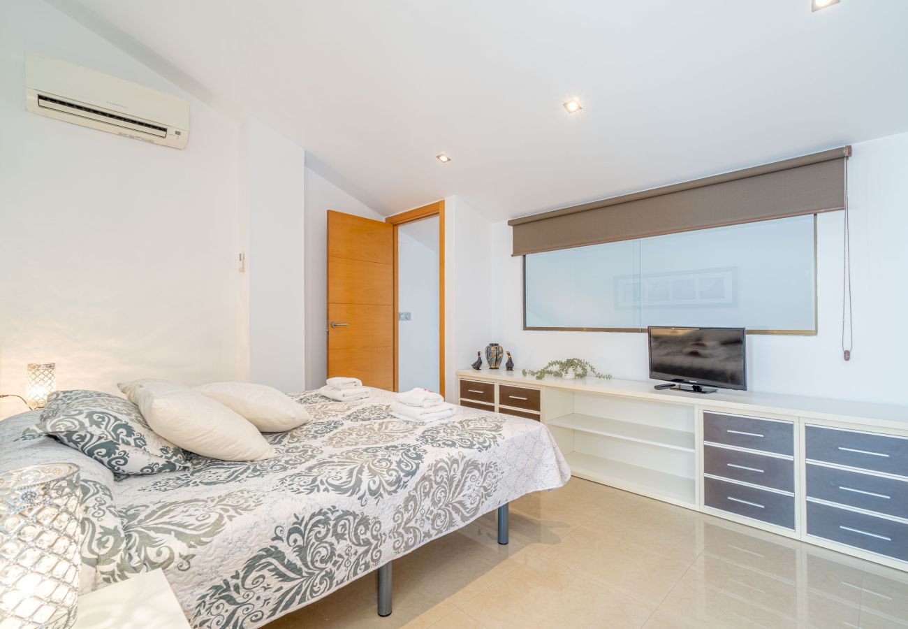 Апартаменты на Эмпуриабра / Empuriabrava - 0160-PORT GREC Квартира с WIFI, Smart TV, видом на канал и море