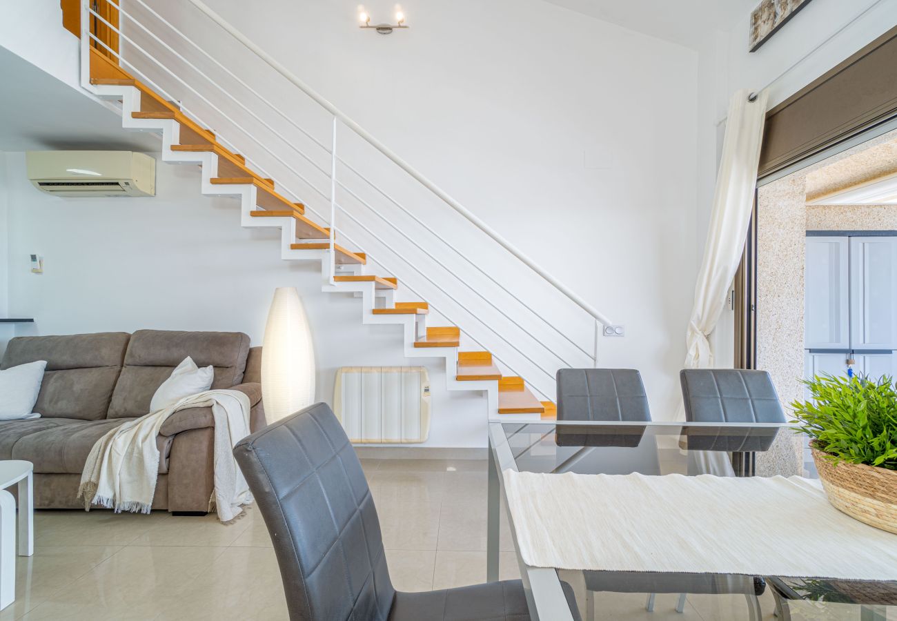 Апартаменты на Эмпуриабра / Empuriabrava - 0160-PORT GREC Квартира с WIFI, Smart TV, видом на канал и море