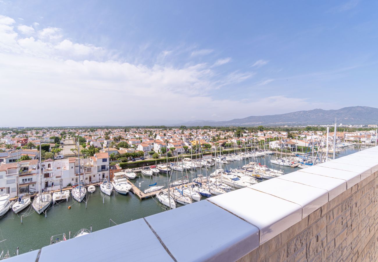 Апартаменты на Эмпуриабра / Empuriabrava - 0160-PORT GREC Квартира с WIFI, Smart TV, видом на канал и море