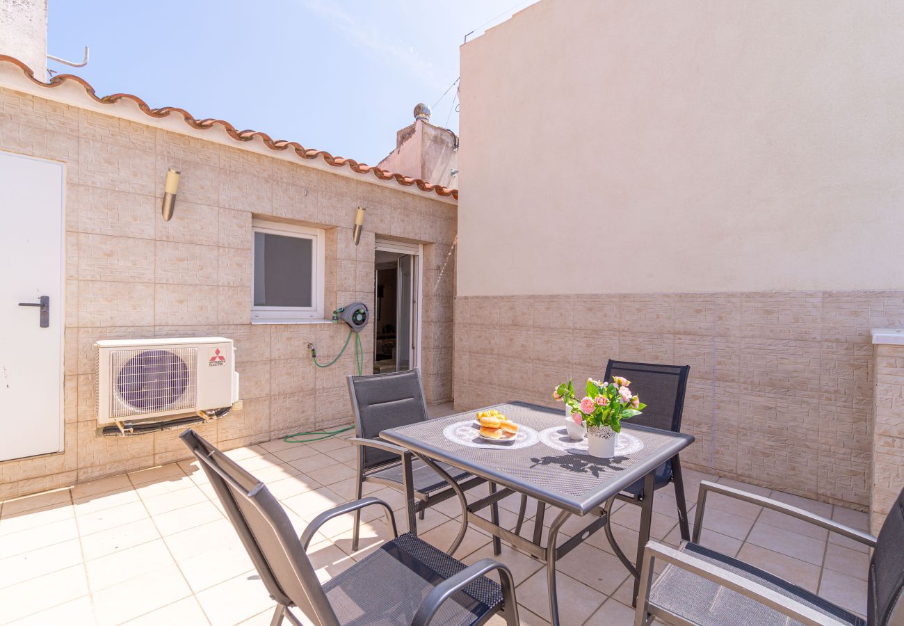 Апартаменты на Эмпуриабра / Empuriabrava - 0160-PORT GREC Квартира с WIFI, Smart TV, видом на канал и море