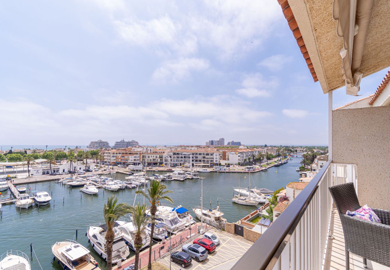 Апартаменты на Эмпуриабра / Empuriabrava - 0160-PORT GREC Квартира с WIFI, Smart TV, видом на канал и море
