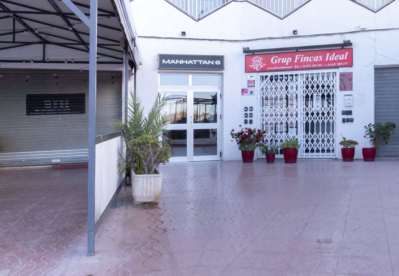 Квартира-студия на Эмпуриабра / Empuriabrava - 0115-MANHATTAN Студия с видом на море