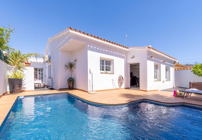 Вилла на Empuriabrava - 0080-ALBERES Дом с бассейном