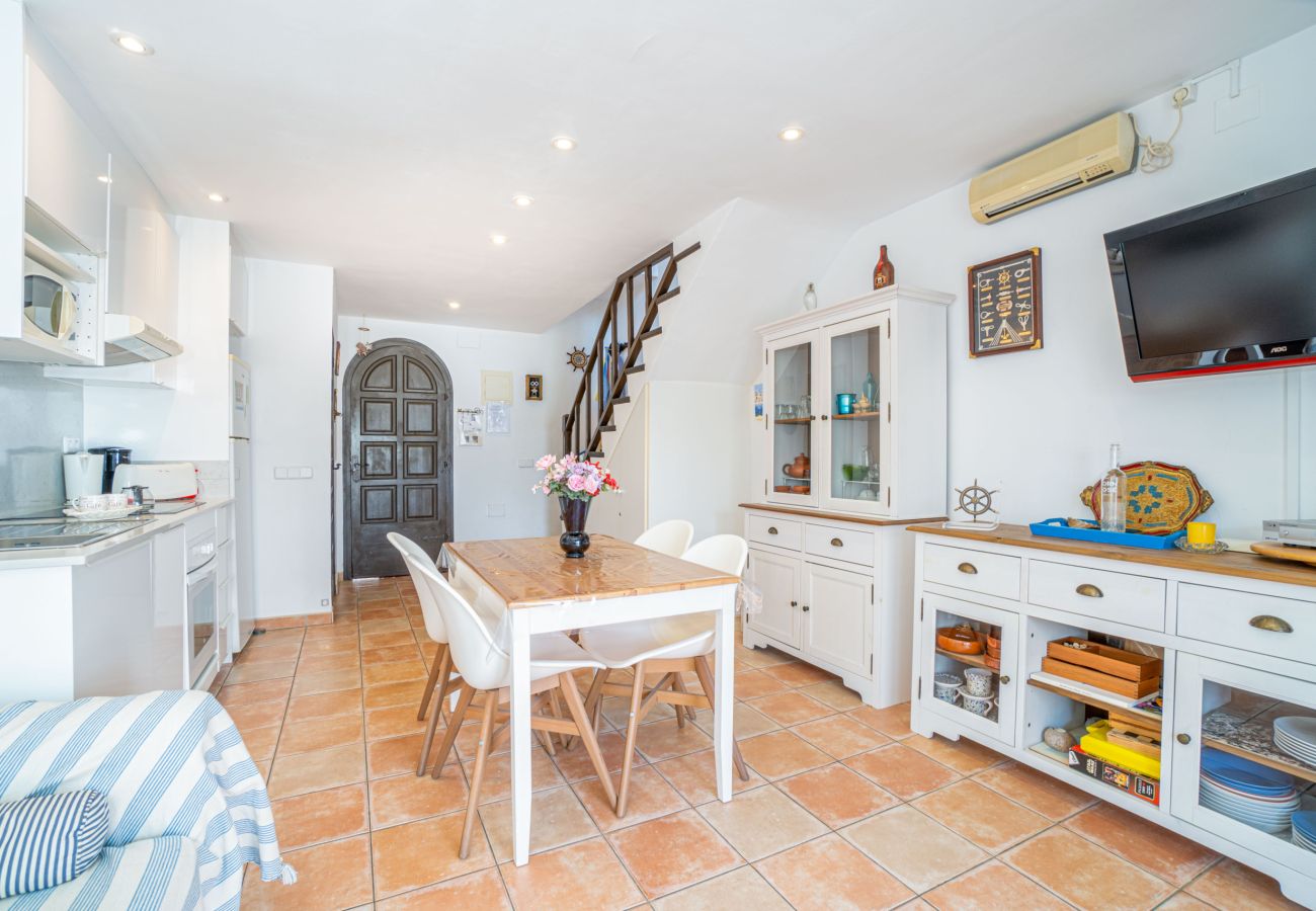 Вилла на Эмпуриабра / Empuriabrava - 0151-ILLA CARTAGO Дом рыбака на канале