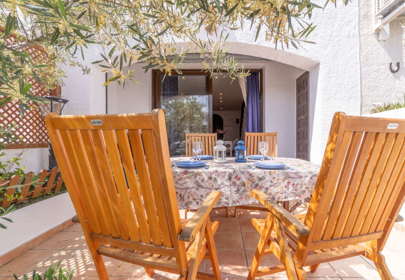 Вилла на Эмпуриабра / Empuriabrava - 0151-ILLA CARTAGO Дом рыбака на канале