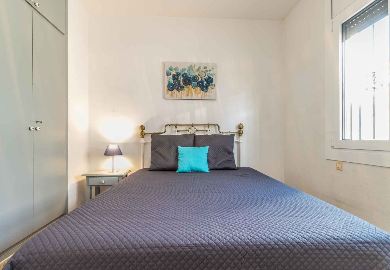 Вилла на Эмпуриабра / Empuriabrava - 0190-SANT MAURICI Дом с частным бассейном