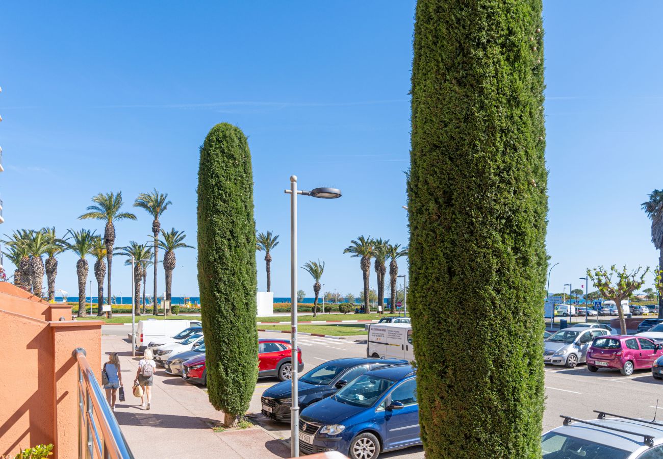 Апартаменты на Эмпуриабра / Empuriabrava - 0088-MIRABLAU Апартаменты с боковым видом на пляж