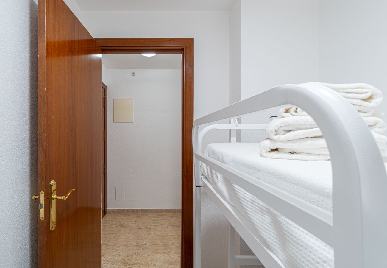 Апартаменты на Эмпуриабра / Empuriabrava - 0089-MIRABLAU Апартаменты с боковым видом на пляж