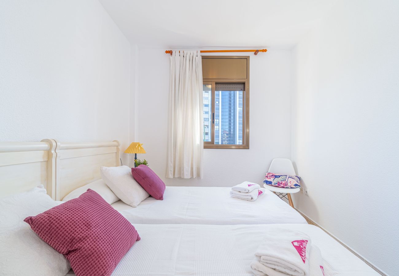 Апартаменты на Эмпуриабра / Empuriabrava - 0089-MIRABLAU Апартаменты с боковым видом на пляж