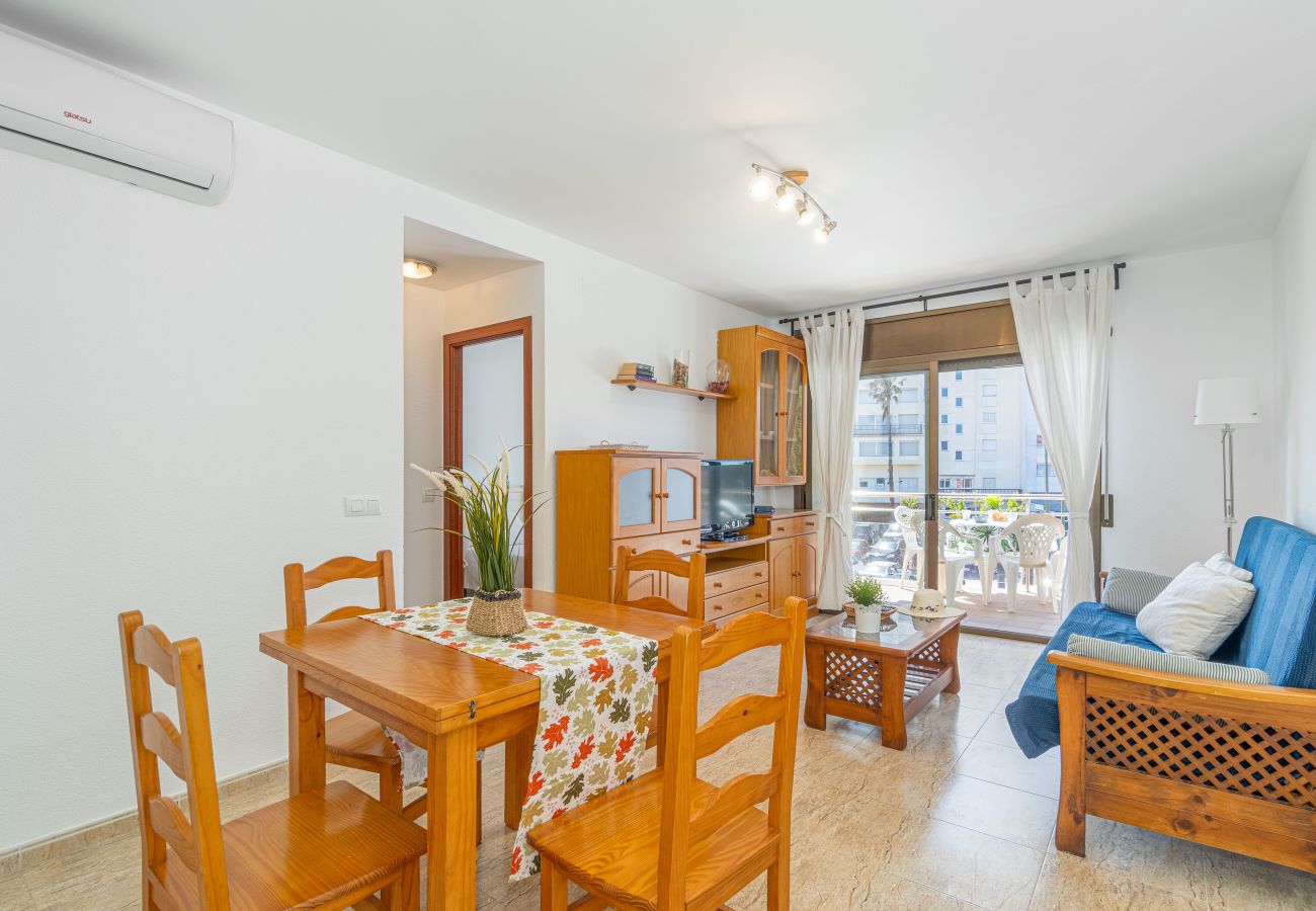 Апартаменты на Эмпуриабра / Empuriabrava - 0089-MIRABLAU Апартаменты с боковым видом на пляж