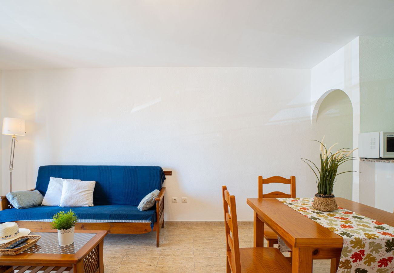 Апартаменты на Эмпуриабра / Empuriabrava - 0089-MIRABLAU Апартаменты с боковым видом на пляж