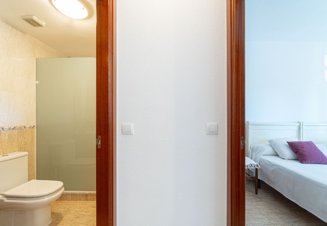 Апартаменты на Эмпуриабра / Empuriabrava - 0089-MIRABLAU Апартаменты с боковым видом на пляж