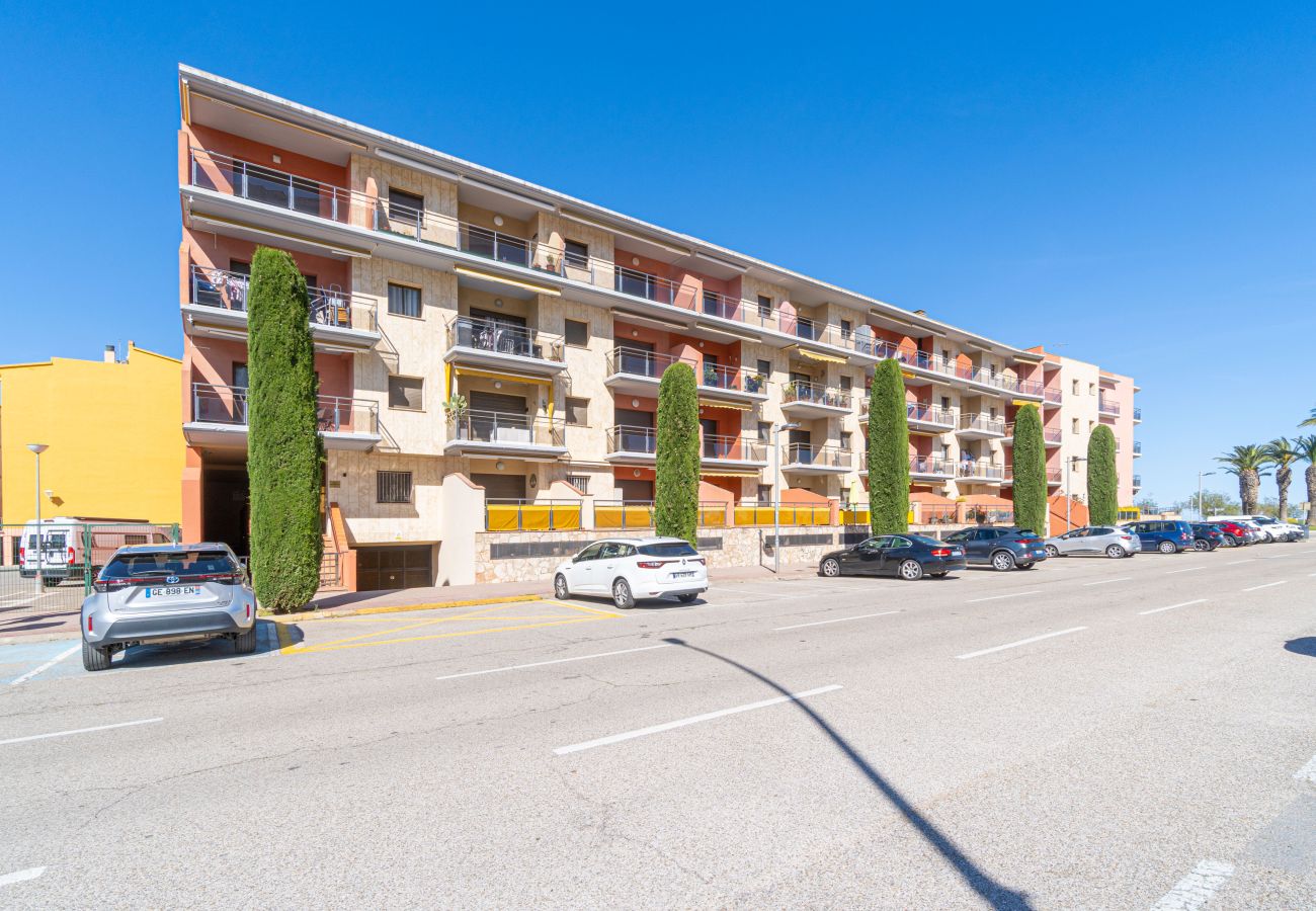 Апартаменты на Эмпуриабра / Empuriabrava - 0089-MIRABLAU Апартаменты с боковым видом на пляж